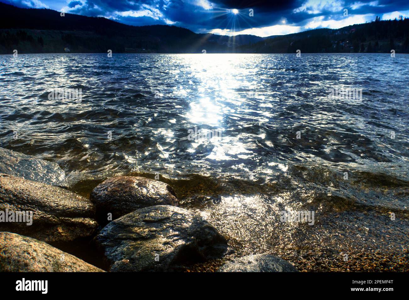 Titisee au rétroéclairage Banque D'Images