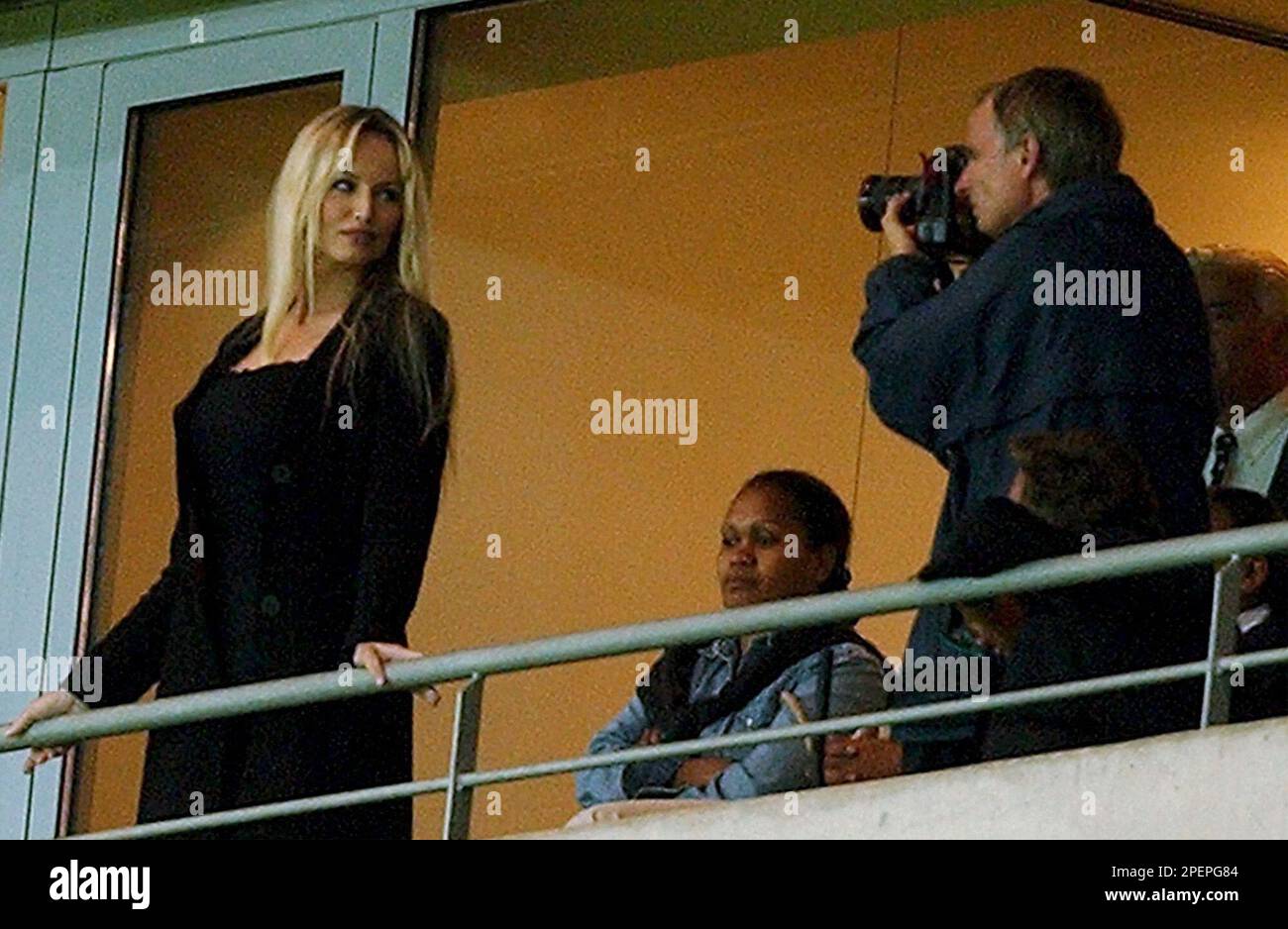 Slovak Republic-born French top model Adriana Karembeu, left, wife of French soccer player Christian Karembeu, new player of Swiss soccer club Servette FC,at a UEFA Cup soccer second qualifying round second leg football game between Servette of Switzerland and Ujpest Budapest of Hungary, in Geneva, Switzerland, Thursday, Aug. 26, 2004. (AP Photo/Keystone, Sandro Campardo) Banque D'Images
