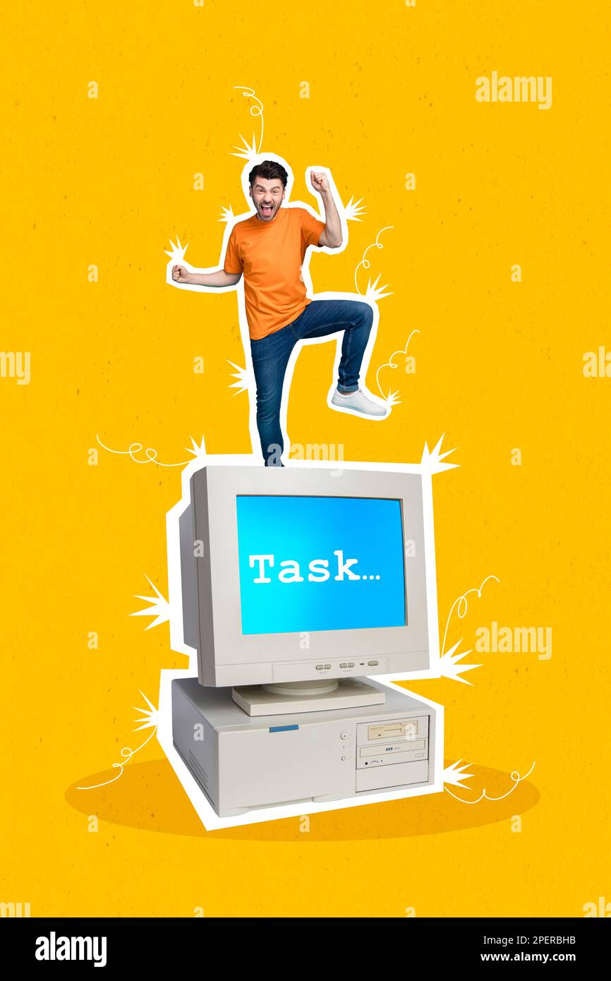 Poster de magazine créatif de mini jeune gars debout sur PC vintage moniteur gagnant accomplissement tâches de travail Banque D'Images