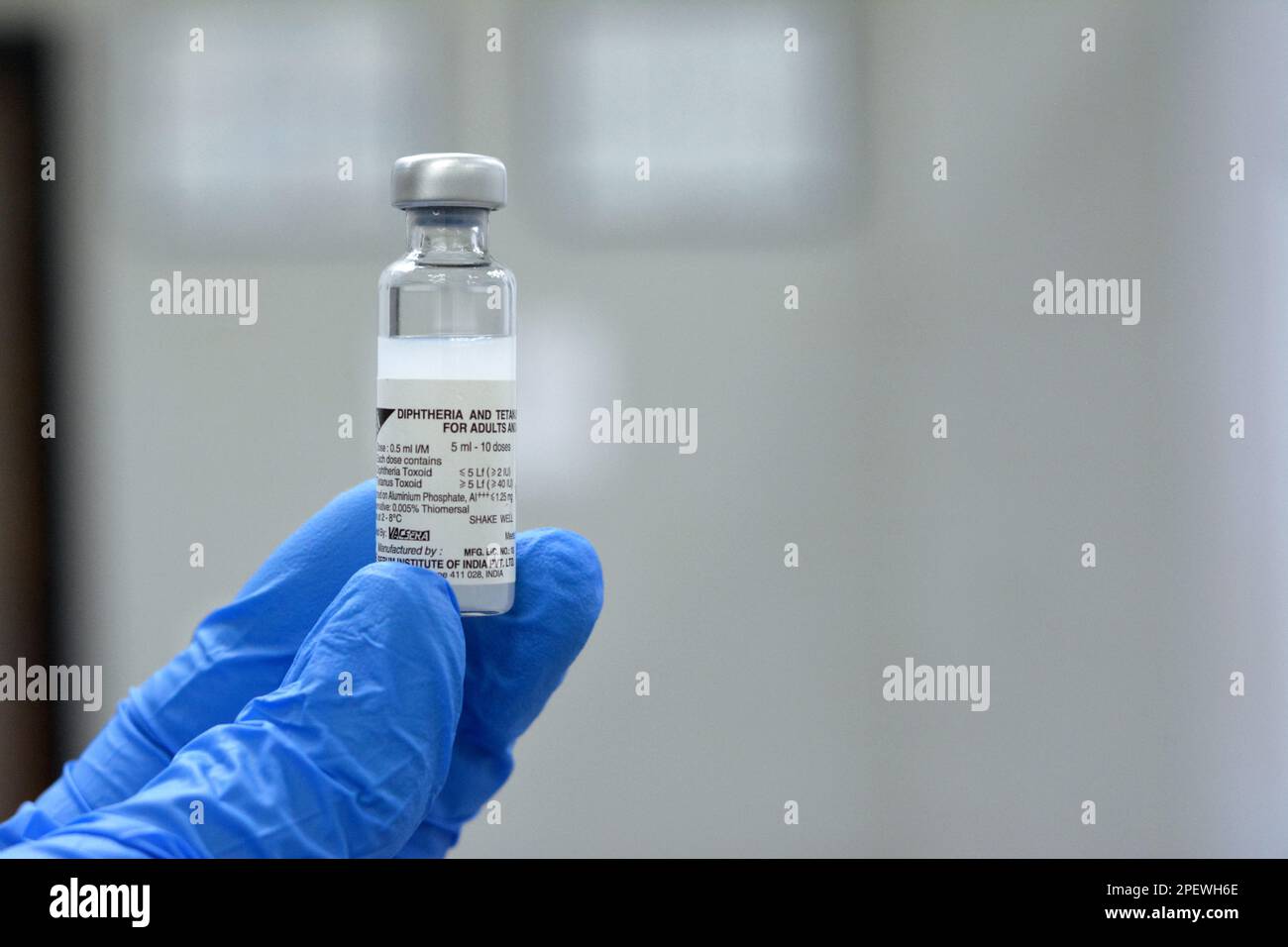 Le Caire, Egypte, 11 mars 2023: Vaccin contre le tétanos de la diphtérie pour injection intramusculaire dans le muscle deltoïde de l'épaule pour les enfants et les adultes, diphtérie Banque D'Images