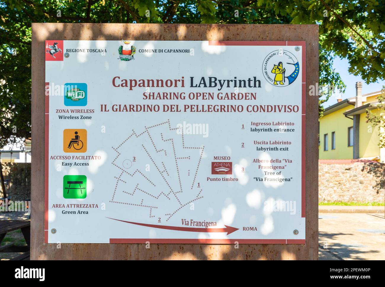 Village de Capannori dans la province de Lucca, Toscane, Italie: Panneaux d'information des points d'intérêt locaux sur la route de la via Francigena Banque D'Images