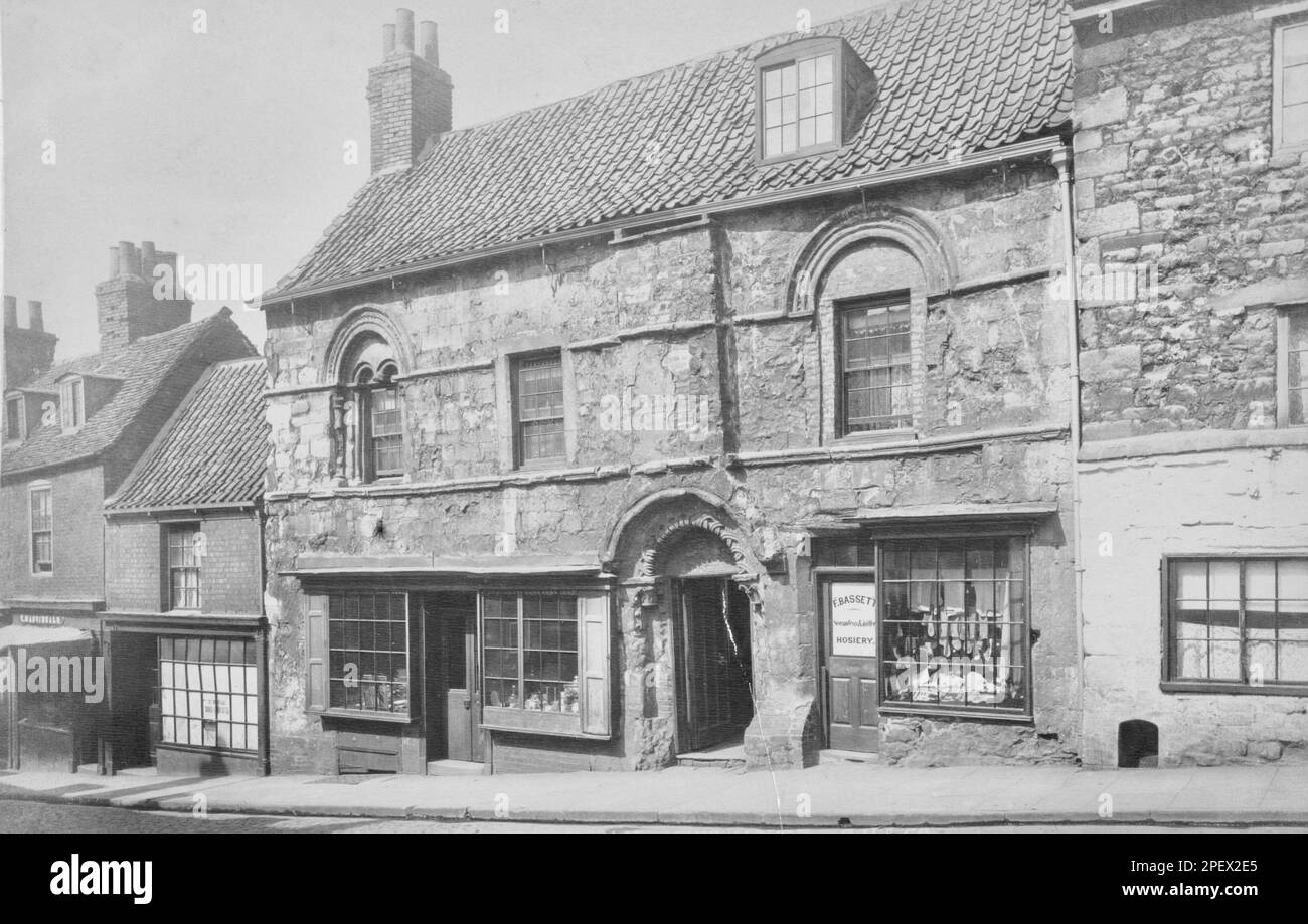 Extérieur de la maison de Jew à Lincoln avec la fenêtre du stockingmaker F. Bassett Banque D'Images