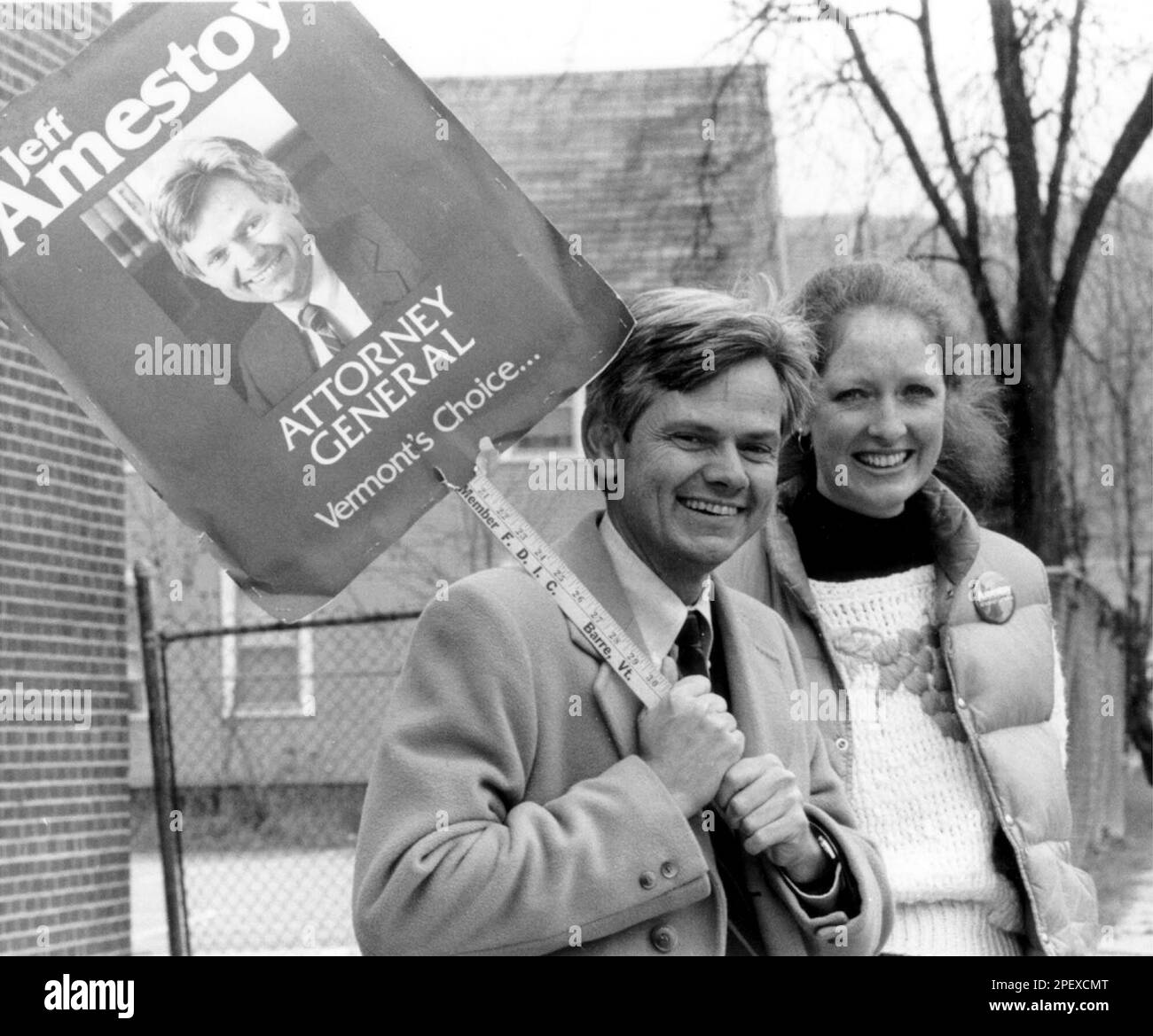 Jeffrey Amestoy campaigns with his wife, Susan, during his bid for attorney general in this Nov. 1984 photo in Rutland, Vt. Now Chief Justice of the Vermont Supreme Court, Amestoy has announced he will resign. (AP Photo/Donna Light) Banque D'Images