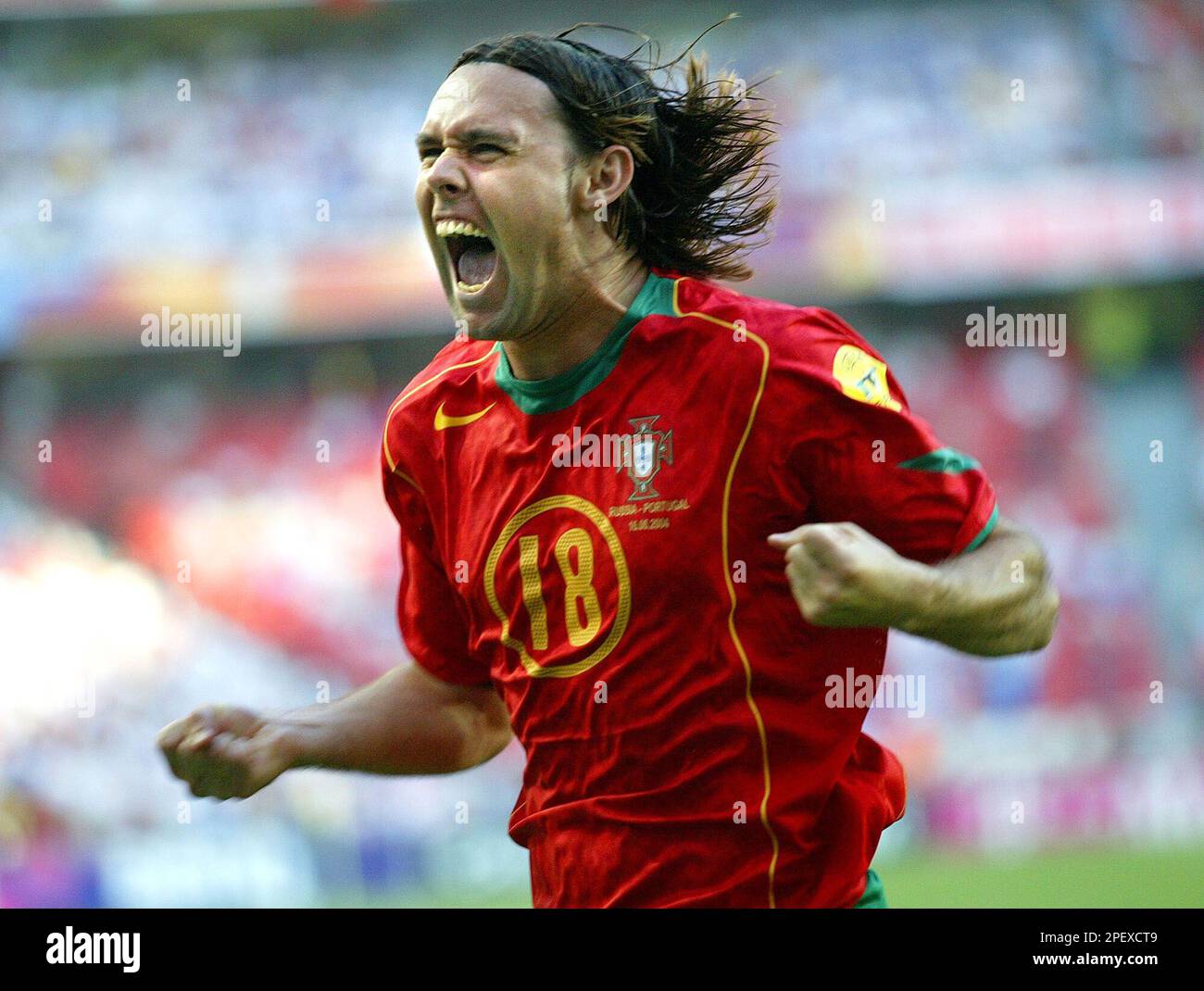 Portugal's Maniche celebrates after scoring the opening goal during the Euro 2004 Group A soccer match between Portugal and Russia at the Luz Stadium in Lisbon, Portugal, Wednesday June 16, 2004. The other teams in Group A are Spain and Greece. (AP Photo/Thomas Kienzle) ** FOR EDITORIAL USE ONLY NO WIRELESS COMMERCIAL OR PROMOTIONAL LICENSING PERMITTED ** Banque D'Images