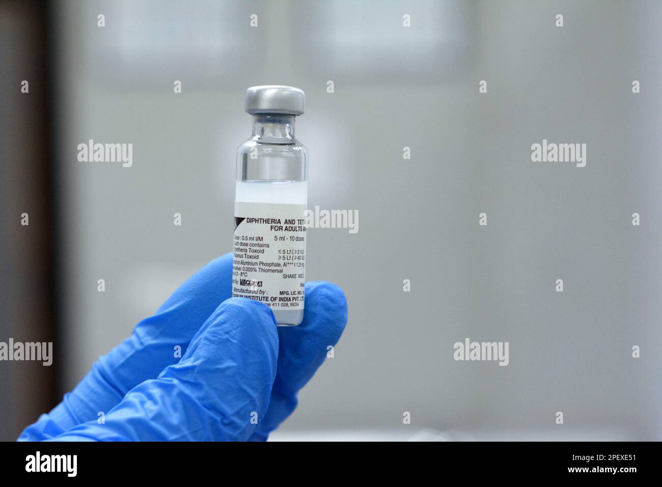 Le Caire, Egypte, 11 mars 2023: Vaccin contre le tétanos de la diphtérie pour injection intramusculaire dans le muscle deltoïde de l'épaule pour les enfants et les adultes, diphtérie Banque D'Images