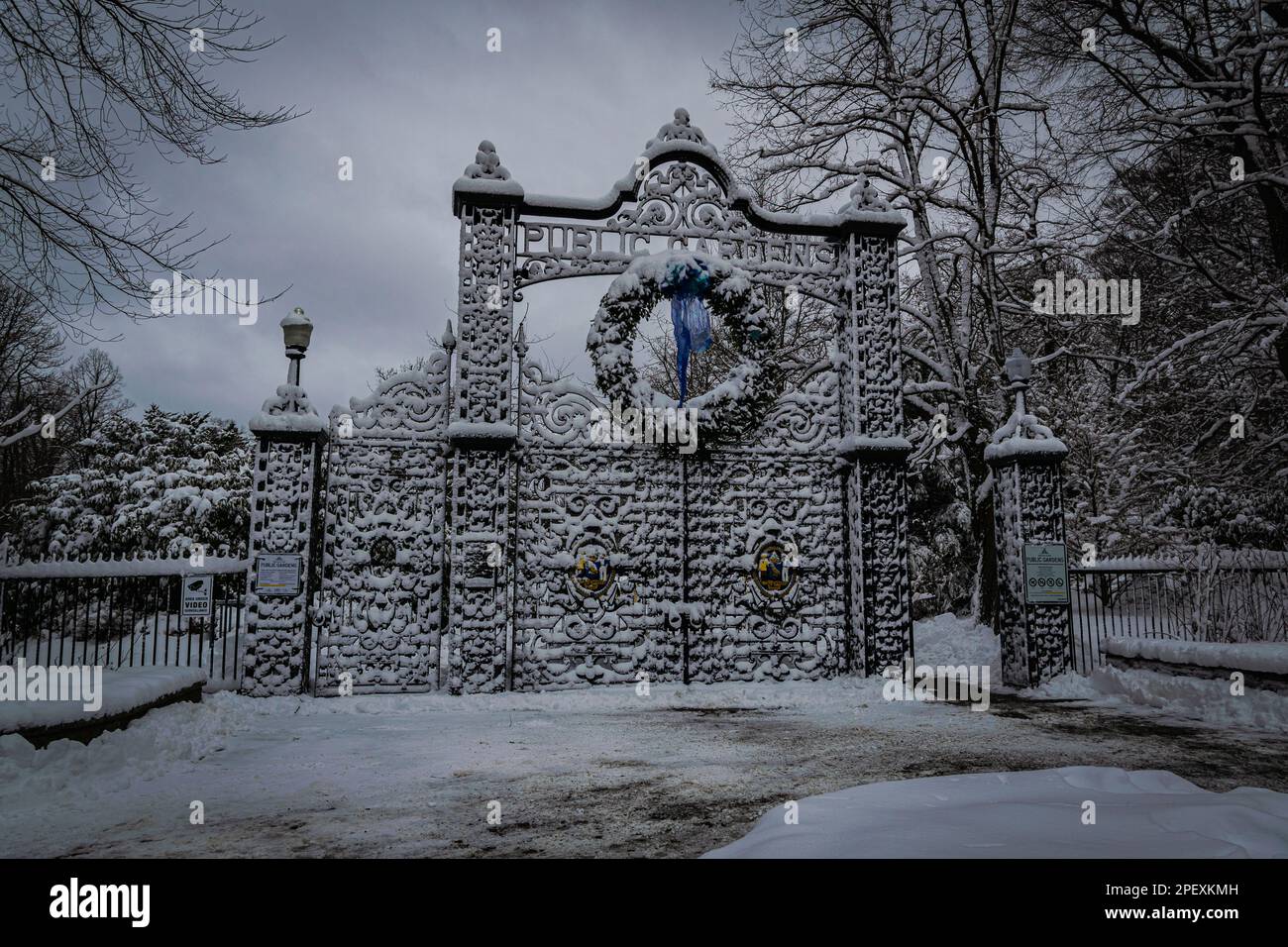 Les portes en fer forgé du lieu historique national du Canada des jardins publics de Halifax sont érigées en l'honneur du bataillon provisoire de Halifax Banque D'Images