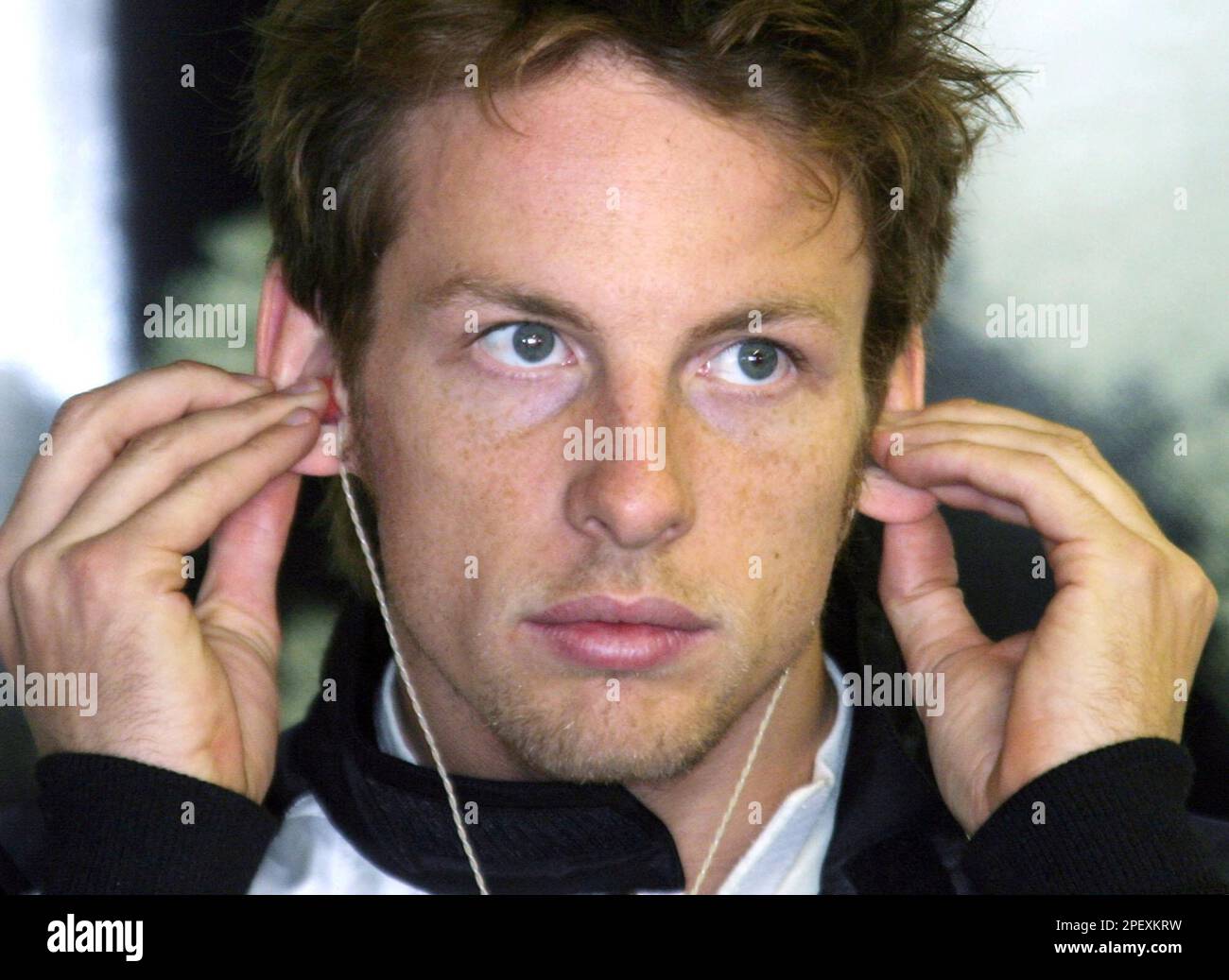 Bar Honda's Jenson Button of Britain puts in his earplugs as he gets set for the morning practice session at the Canadian Grand Prix in Montreal Saturday, June 12, 2004. (AP PHOTO/Ryan Remiorz) Banque D'Images