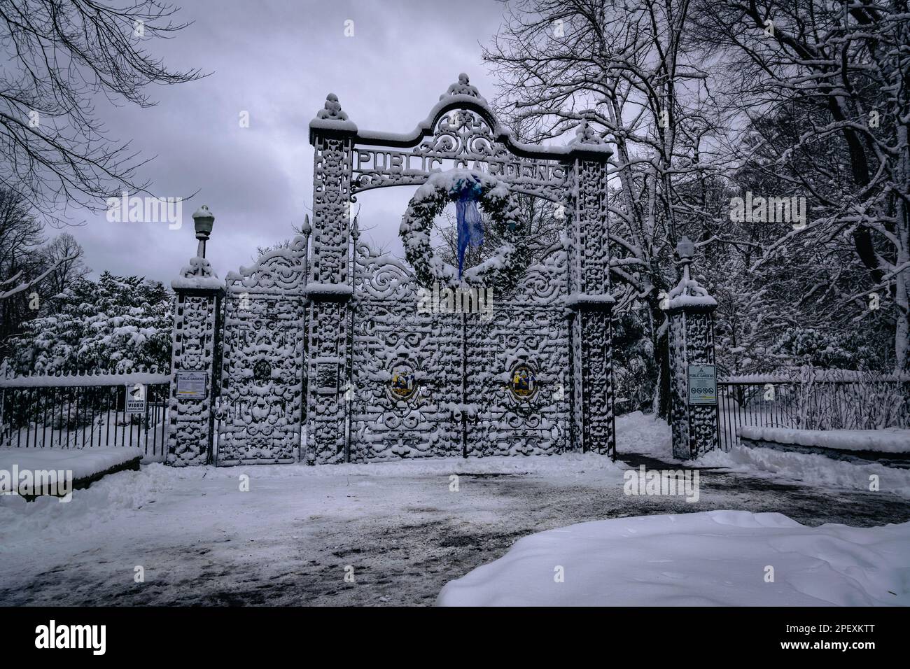 Les portes en fer forgé du lieu historique national du Canada des jardins publics de Halifax sont érigées en l'honneur du bataillon provisoire de Halifax Banque D'Images