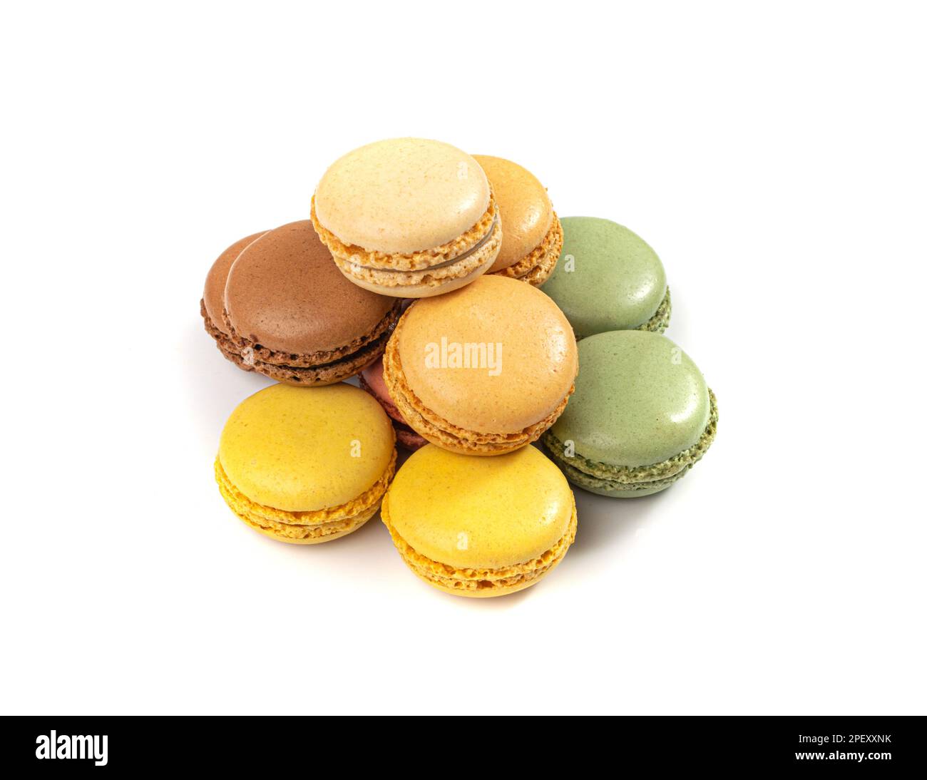 Macaron Cake Isolated, Macaron Cookie, Almond meringue, macarons doux, French Dessert coloré sur fond blanc Banque D'Images