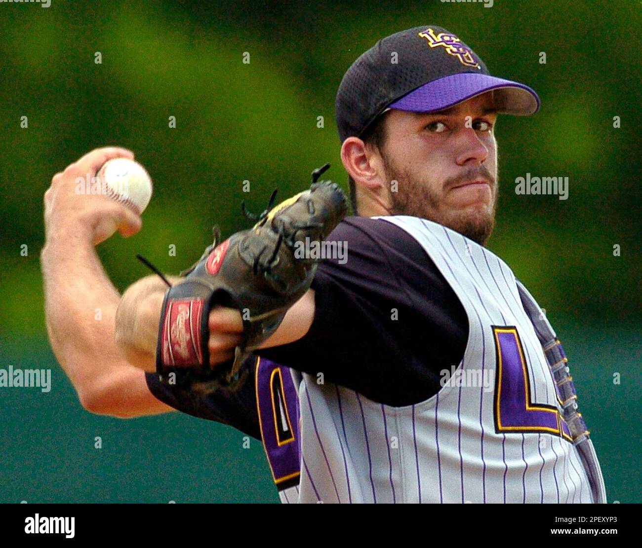 Louisiana State pitcher Lane Mestepey bears down on a batter Sunday afternoon June 6, 2004, at Alex Box Stadium in Baton Rouge, La.. Mestepey got the win as LSU defeated the College of Charleston 11-3 to advance to the NCAA Super Regional. (AP Photo/Bill Feig) Banque D'Images