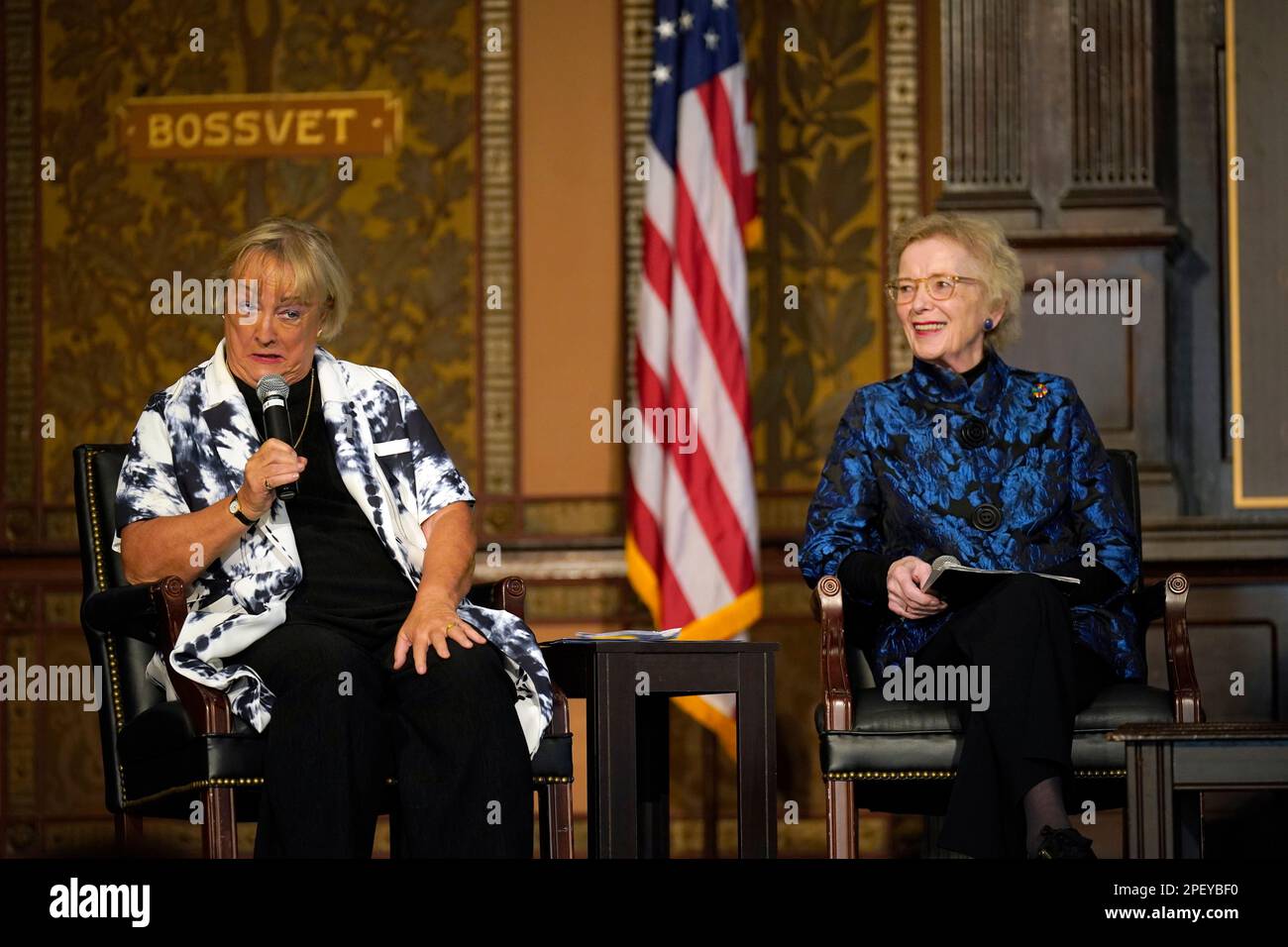 Monica McWilliams et Mary Robinson sur scène lors de la conférence « Women at the Helm » à l'université de Georgetown à Washington, DC, pendant la visite de Taoiseach Leo Varadkar aux États-Unis pour la Saint Patrick. Date de la photo: Jeudi 16 mars 2023. Banque D'Images