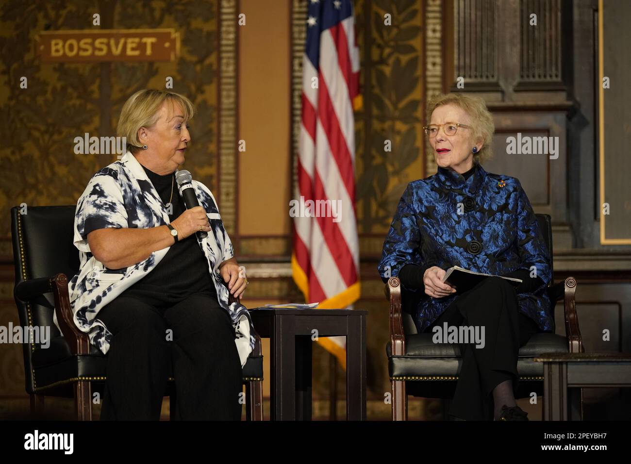 Monica McWilliams et Mary Robinson sur scène lors de la conférence « Women at the Helm » à l'université de Georgetown à Washington, DC, pendant la visite de Taoiseach Leo Varadkar aux États-Unis pour la Saint Patrick. Date de la photo: Jeudi 16 mars 2023. Banque D'Images