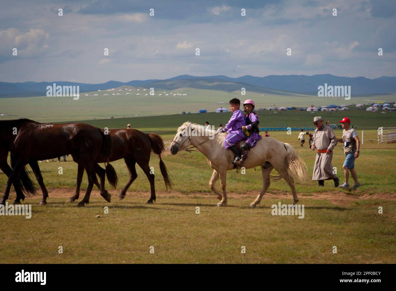 Cavaliers, Festival de Naadam, Mongolie juillet 2016 Banque D'Images