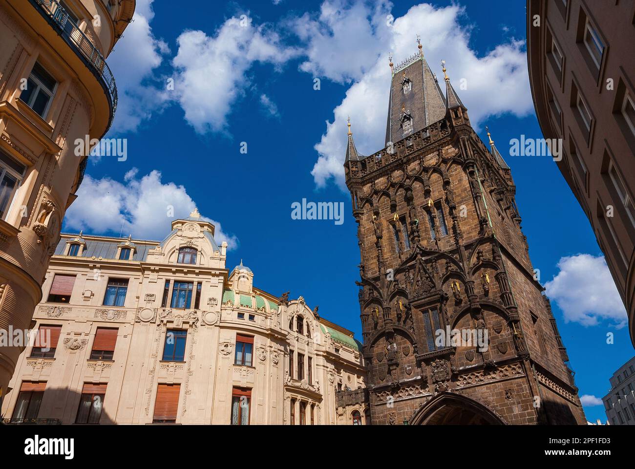 Vieux centre historique de Prague belles architectures avec tour