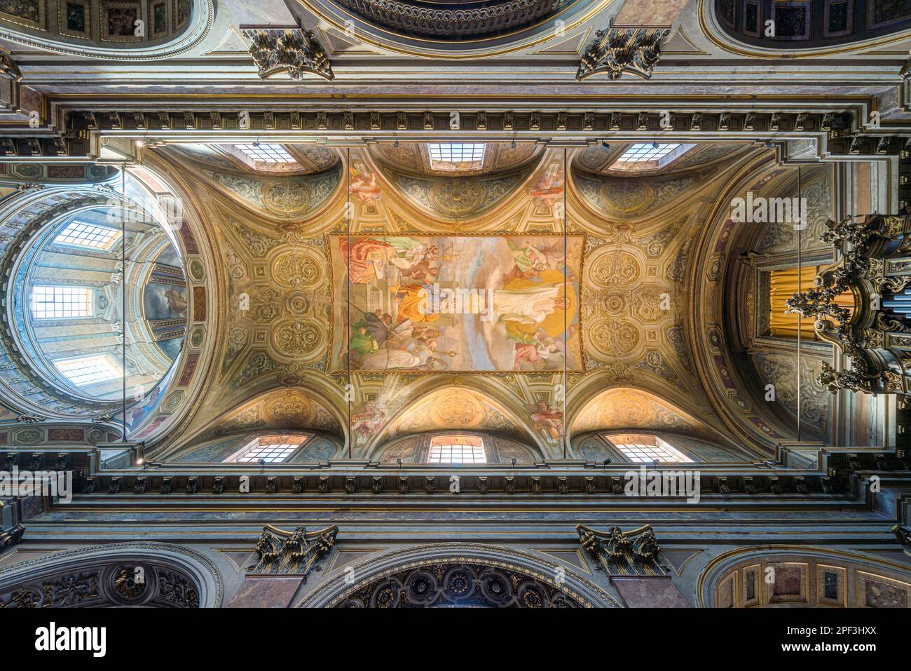 L'intérieur magnifique de l'église de San Rocco all'Augusteo à Rome, Italie. Mars 10-2022 Banque D'Images