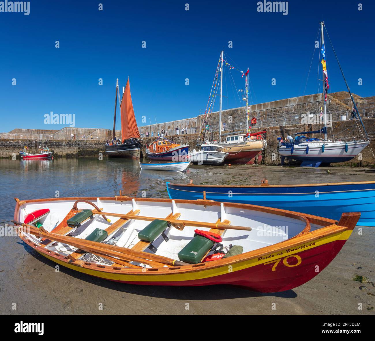 Vue sur le festival traditionnel des bateaux à Portsoy, Moray Firth, Banffshire, Écosse, Royaume-Uni Banque D'Images