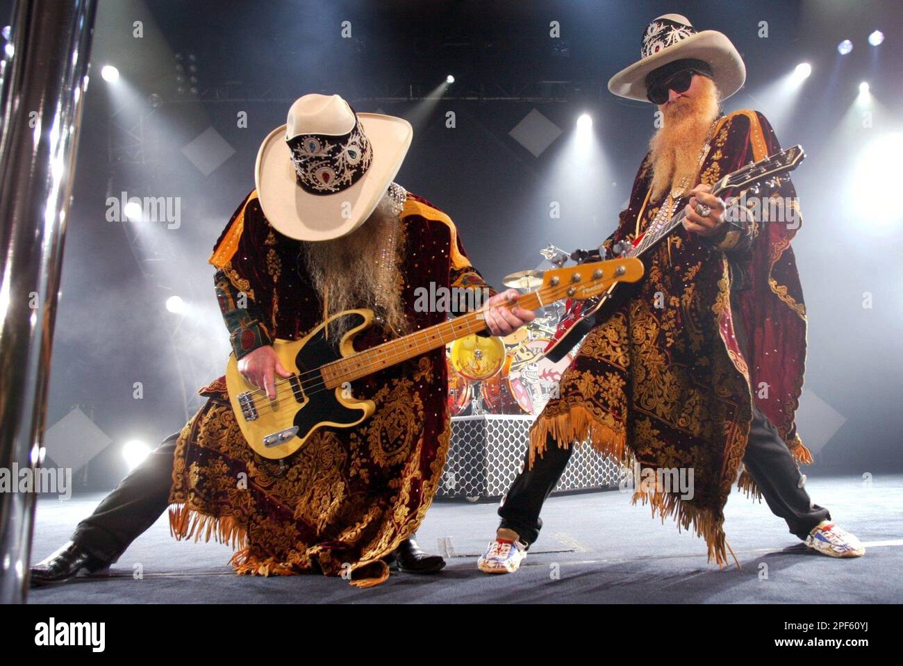 Lead singer and guitarist Billy F. Gibbons, right, and bassist Dusty Hill of US rock group ZZ Top from Texas perform at the Auditorium Stravinsky during the last night of the 37th Montreux Jazz Festival, in Montreux, Switzerland, late Sunday, July 20, 2003. Long awaited new ZZ Top Album "Mescalero" will be released September 9, 2003 in the US and a day earlier internationally. (AP Photo/Keystone/Fabrice Coffrini) Banque D'Images