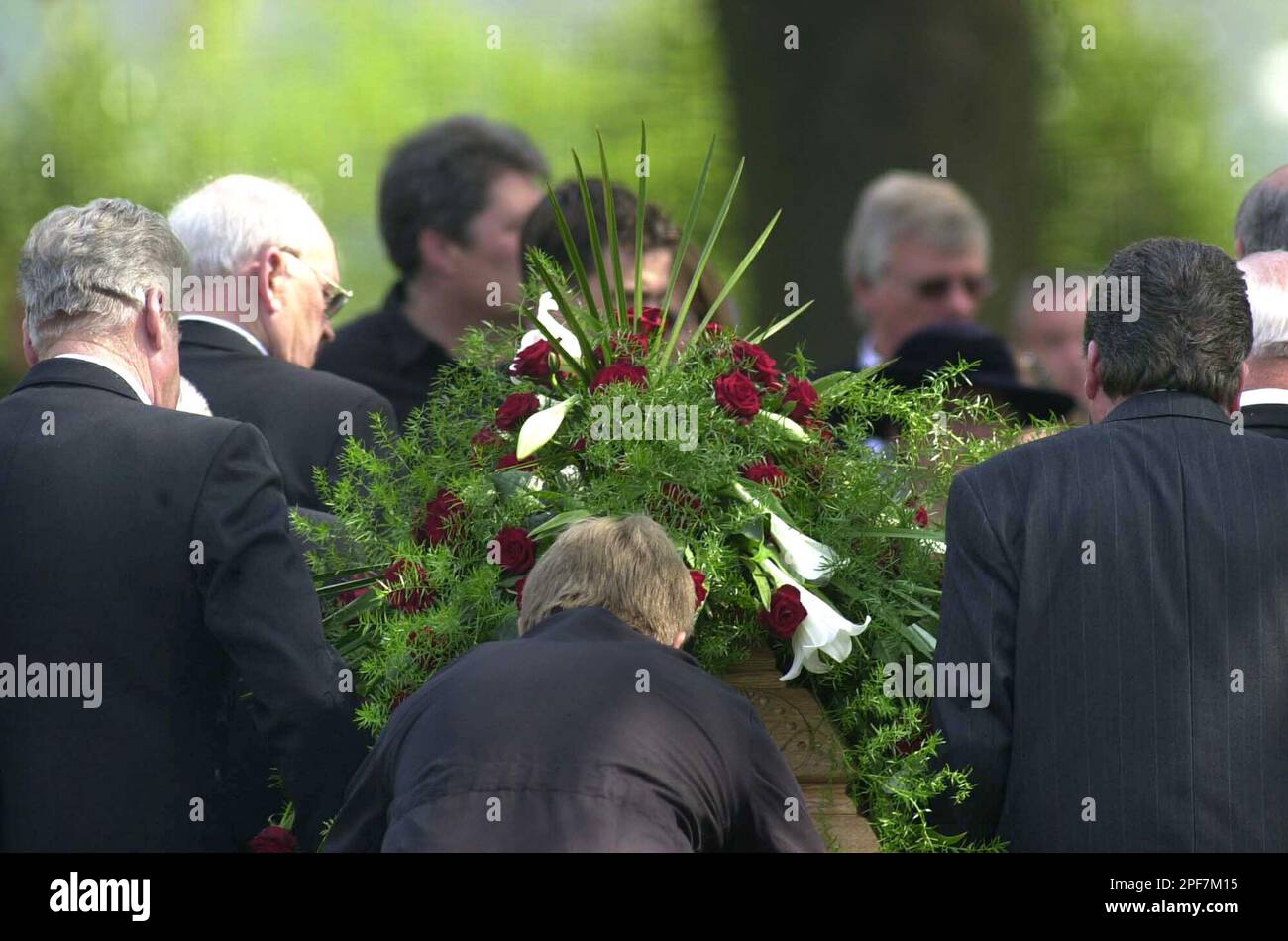 The family of the F1 race drivers Michael and Ralf Schumacher takes part on the burial of their mother Elisabeth at the cemetery in the small town Kerpen-Manheim near Cologne, western Germany on Friday, April 25, 2003. (AP Photo/Hermann J. Knippertz) Banque D'Images