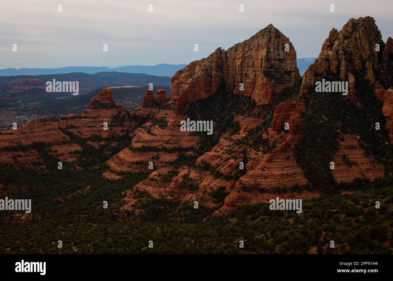 La vue depuis le sentier de randonnée de Wilson Mountain près de Sedona, Arizona Banque D'Images