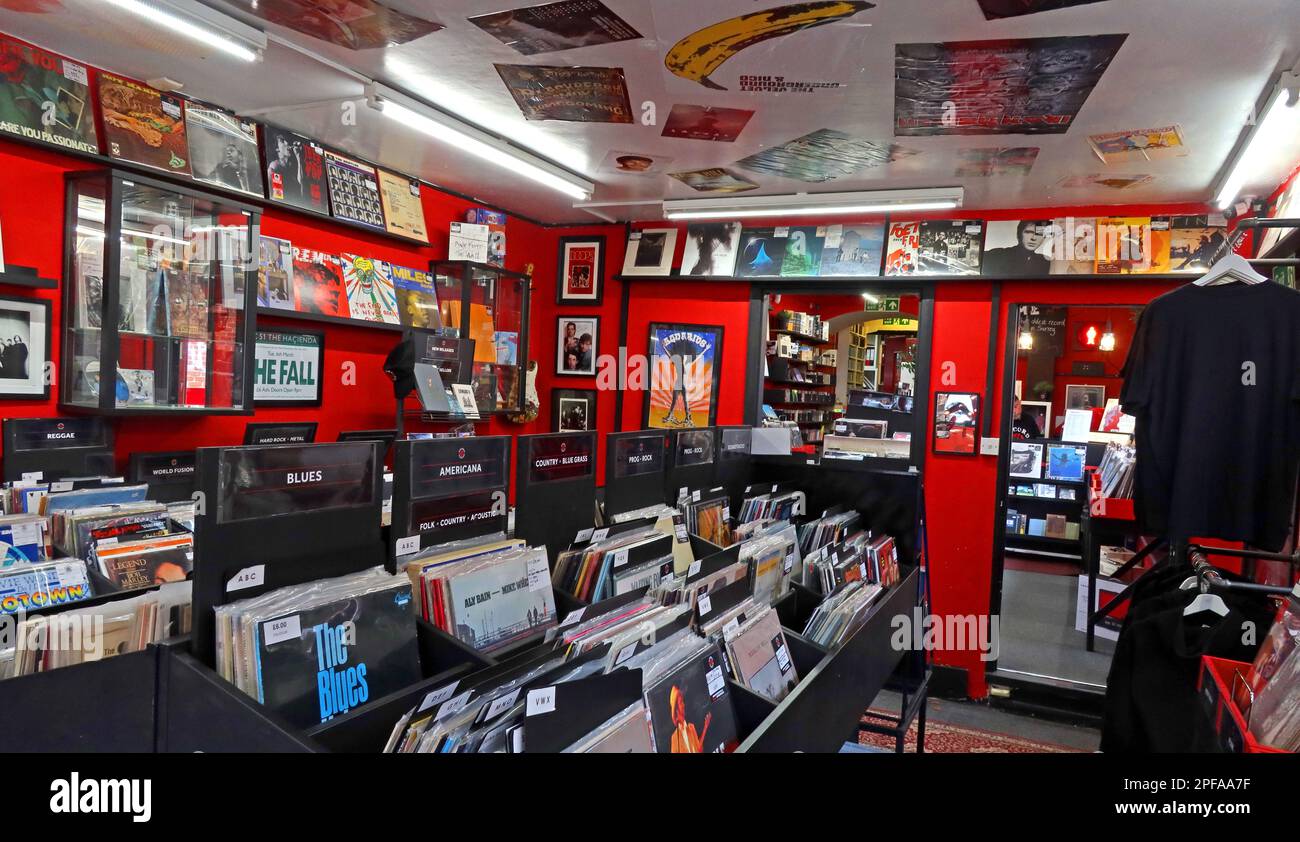 Dans un magasin indépendant de musique et de vinyle, Record Corner, Pound Lane, (à côté de High St), Godalming, Surrey, Angleterre, GU7 1BX Banque D'Images