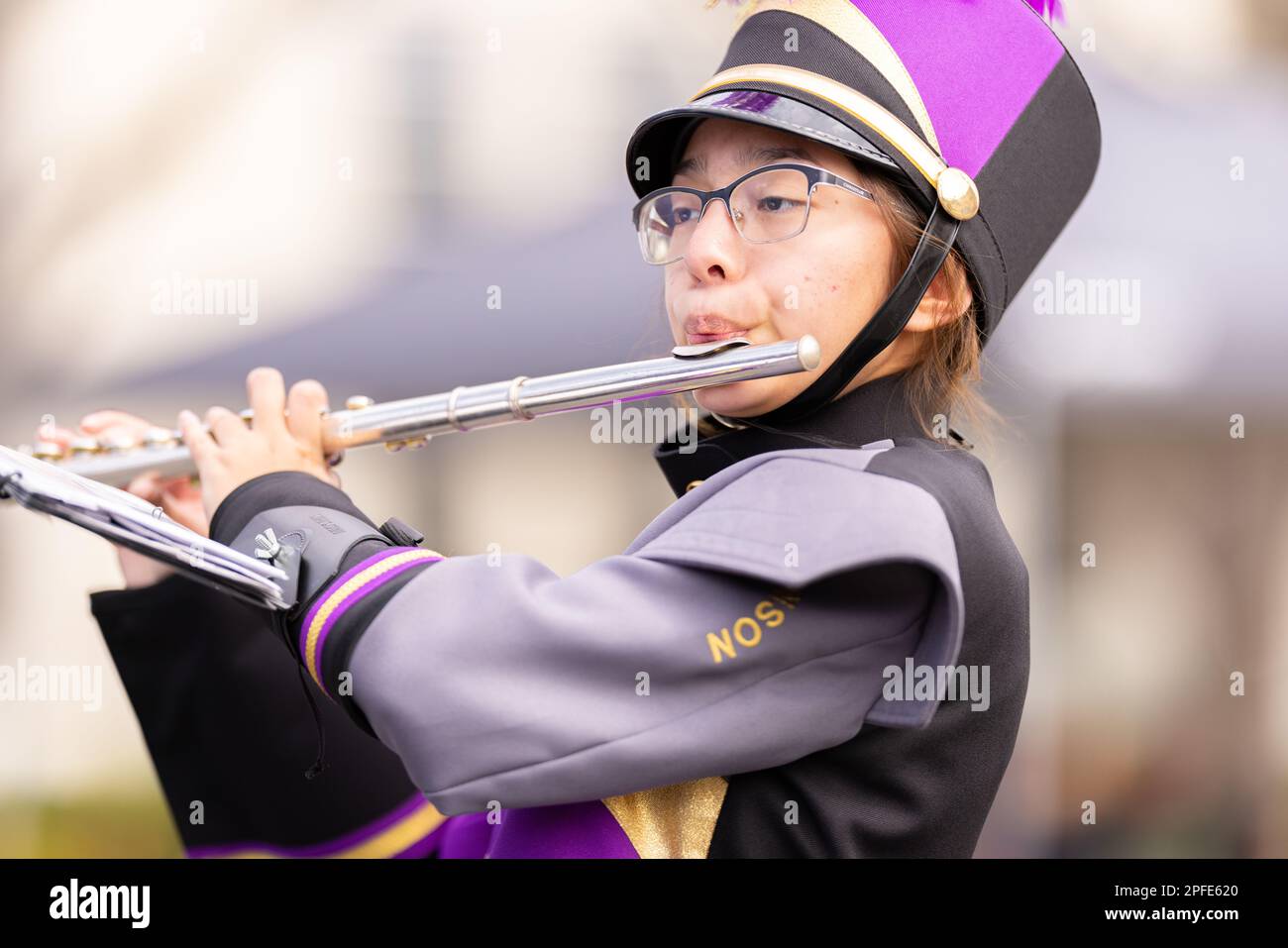 Laredo, Texas, États-Unis - 19 février 2022 : la parade d'anniversaire de Washington d'Anheuser-Busch, le groupe de marchage de l'école secondaire Lyndon B. Johnson exécutant un Banque D'Images
