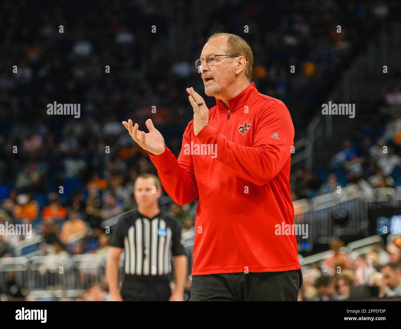 16 mars 2023: L'entraîneur-chef Bob Marlin de Ragin Cajuns en Louisiane pendant 2nd moitié de la région d'Orlando NCAA entre les Cajuns de Ragin en Louisiane et les bénévoles du Tennessee. Le Tennessee a battu la Louisiane 58-55 au Amway Center d'Orlando, en Floride. Roméo T Guzman/CSM. Banque D'Images