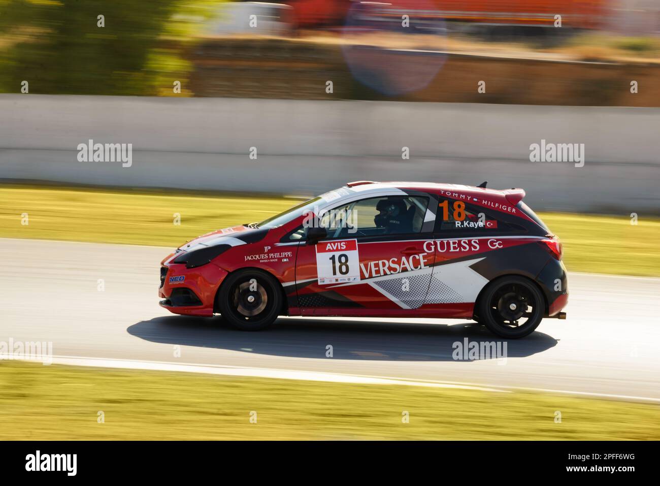 Izmir, Turquie - 24 septembre 2022: Course de voiture de course rouge en course au 24 septembre 2022 Ulkupark Bornova Izmir. Banque D'Images