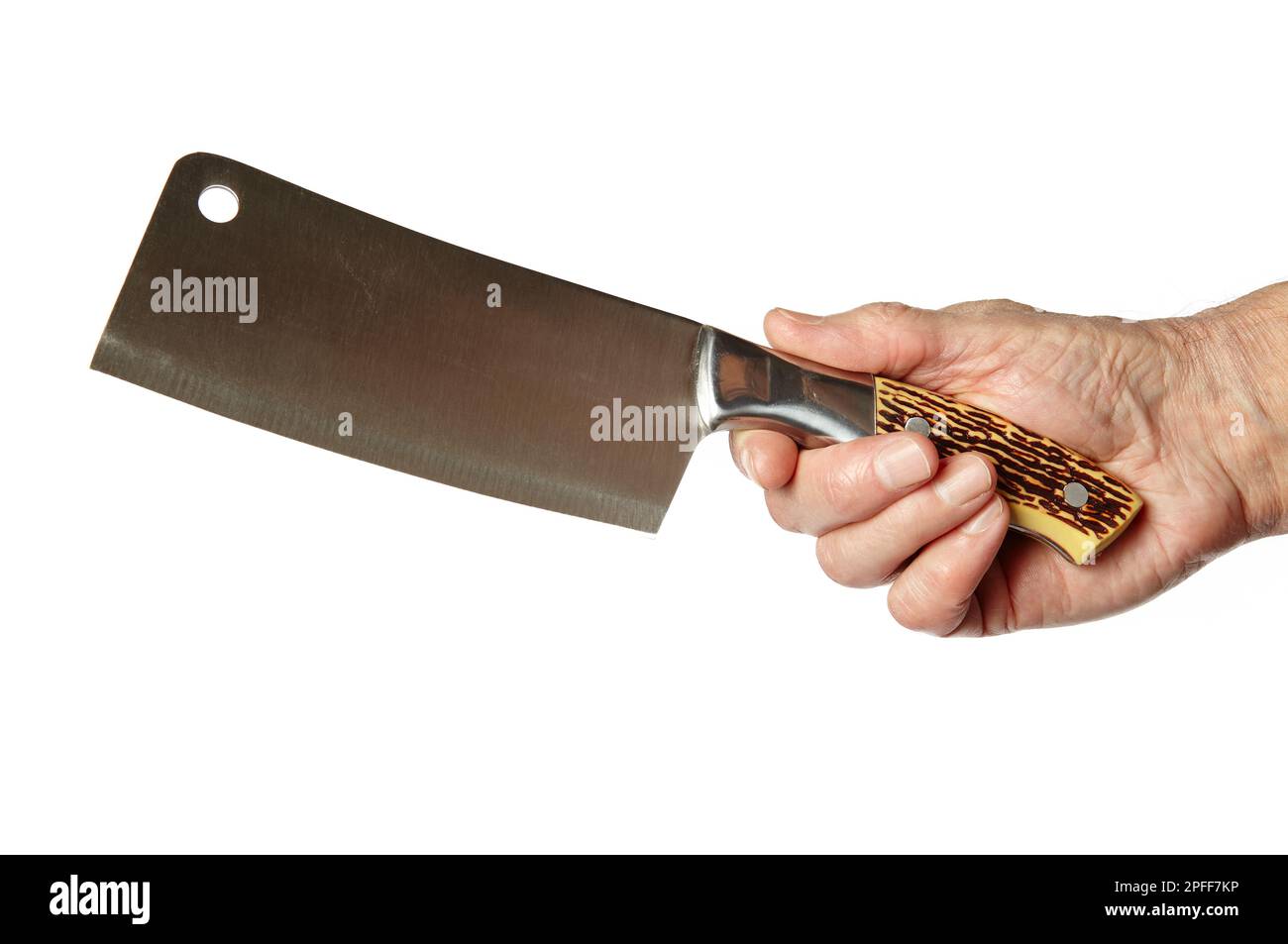 Main d'homme tenant le cale de viande isolée sur fond blanc. Couteau de cuisine en acier inoxydable ou pince à découper à la main, gros plan Banque D'Images