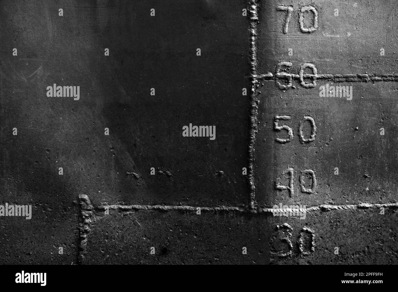 Coque de navire ancien grundy avec coutures soudées et marques de dépouille, vue avant, texture de photo d'arrière-plan Banque D'Images