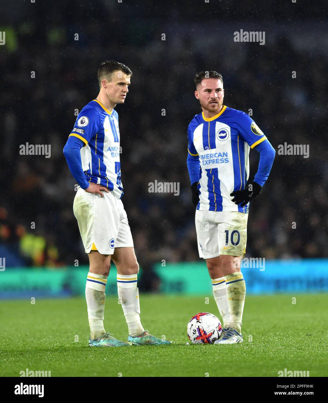 Solly March (à gauche) et Alexis Mac Allister de Brighton lors du match Premier League entre Brighton & Hove Albion et Crystal Palace au stade de la communauté American Express, Brighton (Royaume-Uni) - 15th mars 2023 photo Simon Dack/Telephoto Images. Usage éditorial uniquement. Pas de merchandising. Pour les images de football, les restrictions FA et Premier League s'appliquent inc. Aucune utilisation Internet/mobile sans licence FAPL - pour plus de détails, contactez football Dataco Banque D'Images