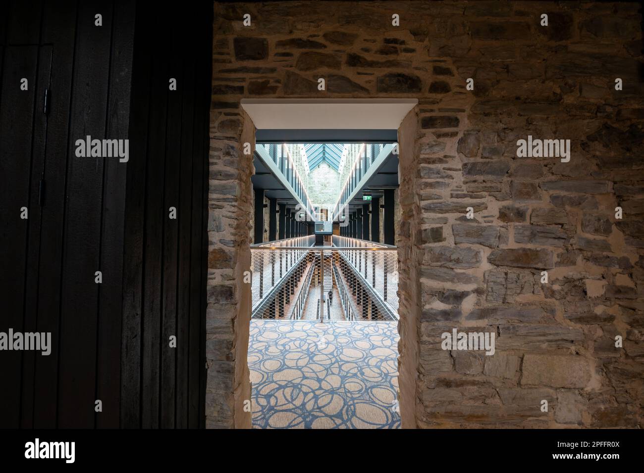 Couloir intérieur de l'hôtel Bodmin Jail à Bodmin, Cornwall Banque D'Images