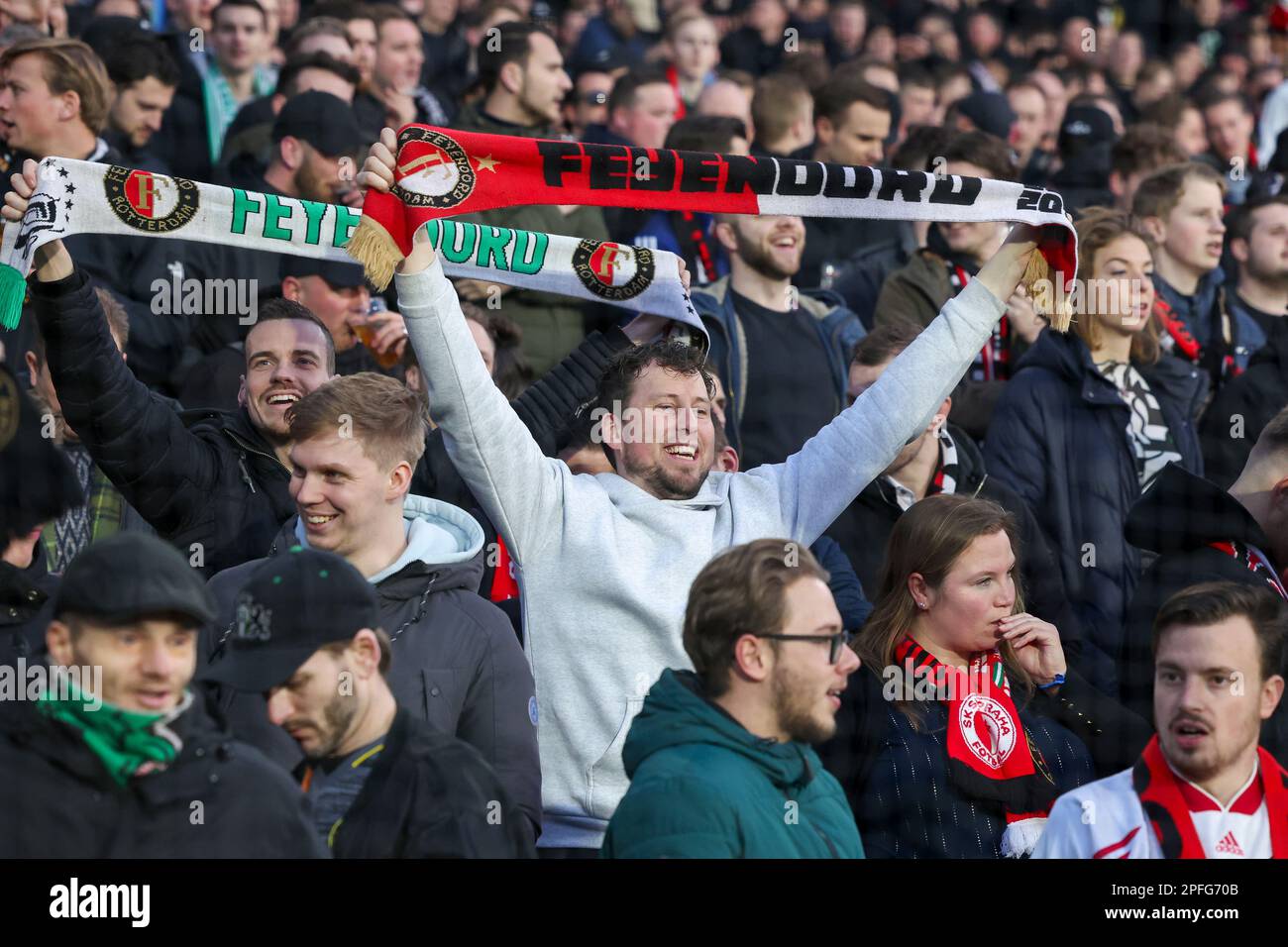 16-03-2023: Sport: Feyenoord v Shakhtar ROTTERDAM, PAYS-BAS - MARS 16: Fans de Feyenoord pendant le match Feyenoord v Shakhtar Donetsk: Tour de Banque D'Images