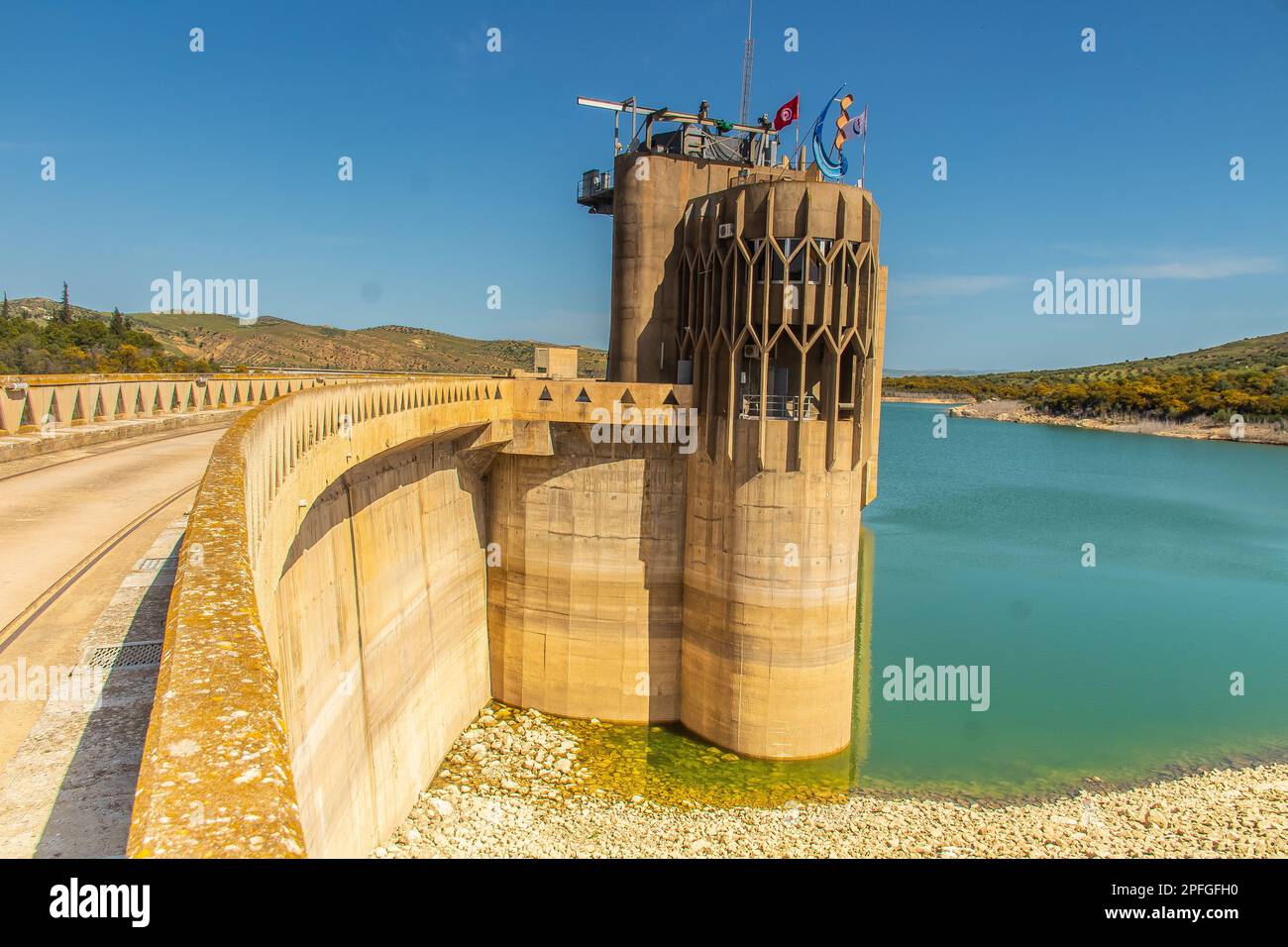 Le barrage de Sidi Salem, un impressionnant système de gestion de l'eau à Beja, en Tunisie. Afrique du Nord Banque D'Images