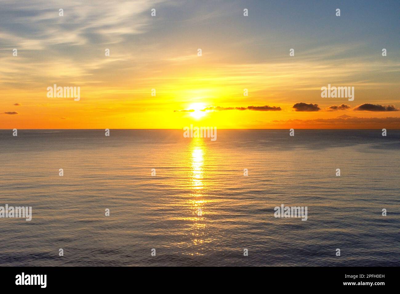 Lever de soleil matinal au-dessus de l'océan, Santa Cruz de la Palma, la Palma, îles Canaries, Royaume d'Espagne Banque D'Images