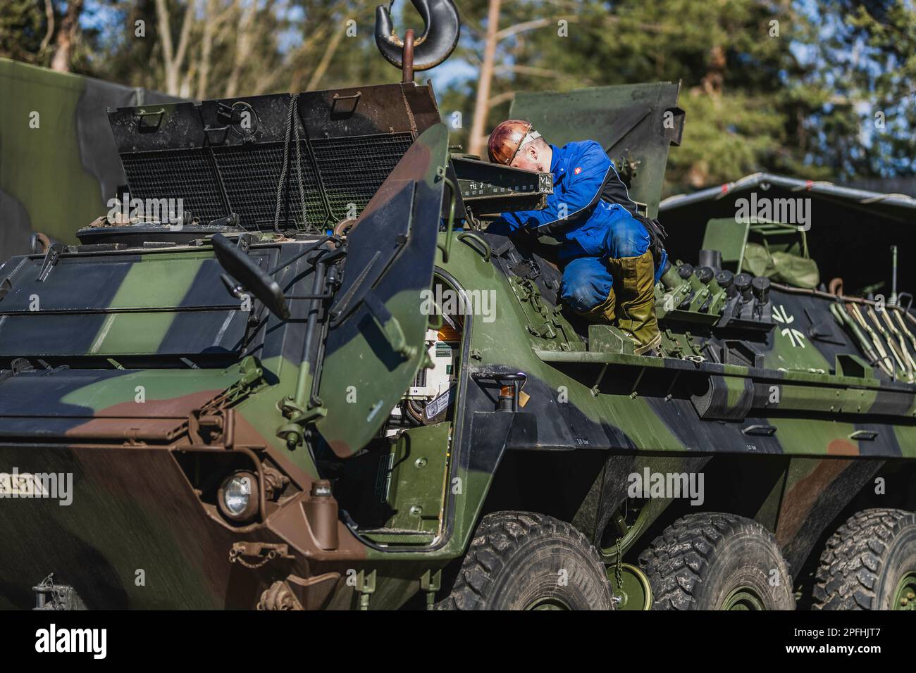 Angle de meulage, Allemagne. 16th mars 2023. Fuchs véhicule de transport blindé, photographié dans le cadre d'un spectacle de capacités en maintenance logistique à la base des forces armées de la Bundeswehr à Mahlwinkel, 16 mars 2023. Enregistrement à des fins éditoriales uniquement ! Credit: dpa/Alay Live News Banque D'Images