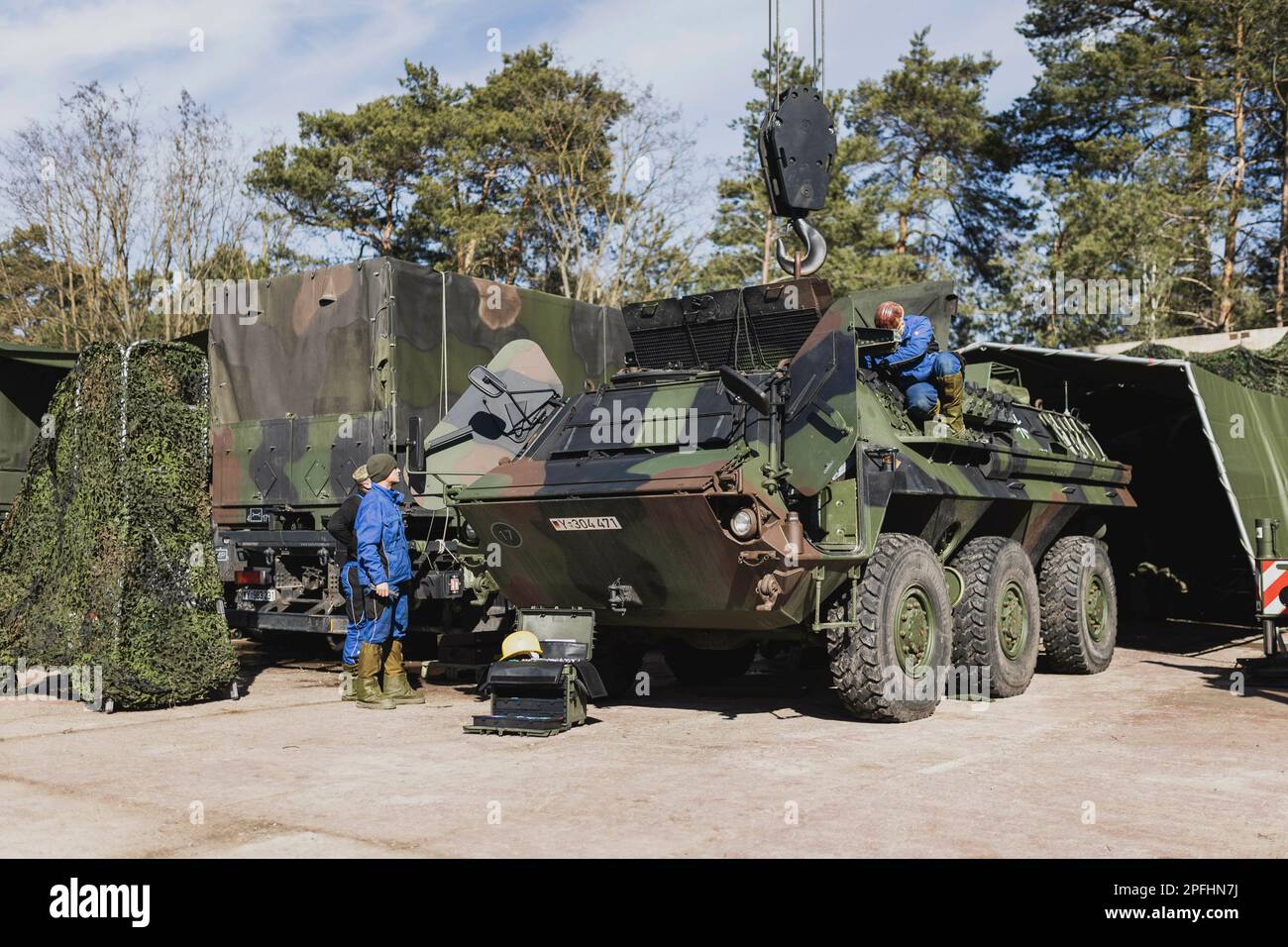 Angle de meulage, Allemagne. 16th mars 2023. Fuchs véhicule de transport blindé, photographié dans le cadre d'un spectacle de capacités en maintenance logistique à la base des forces armées de la Bundeswehr à Mahlwinkel, 16 mars 2023. Enregistrement à des fins éditoriales uniquement ! Credit: dpa/Alay Live News Banque D'Images