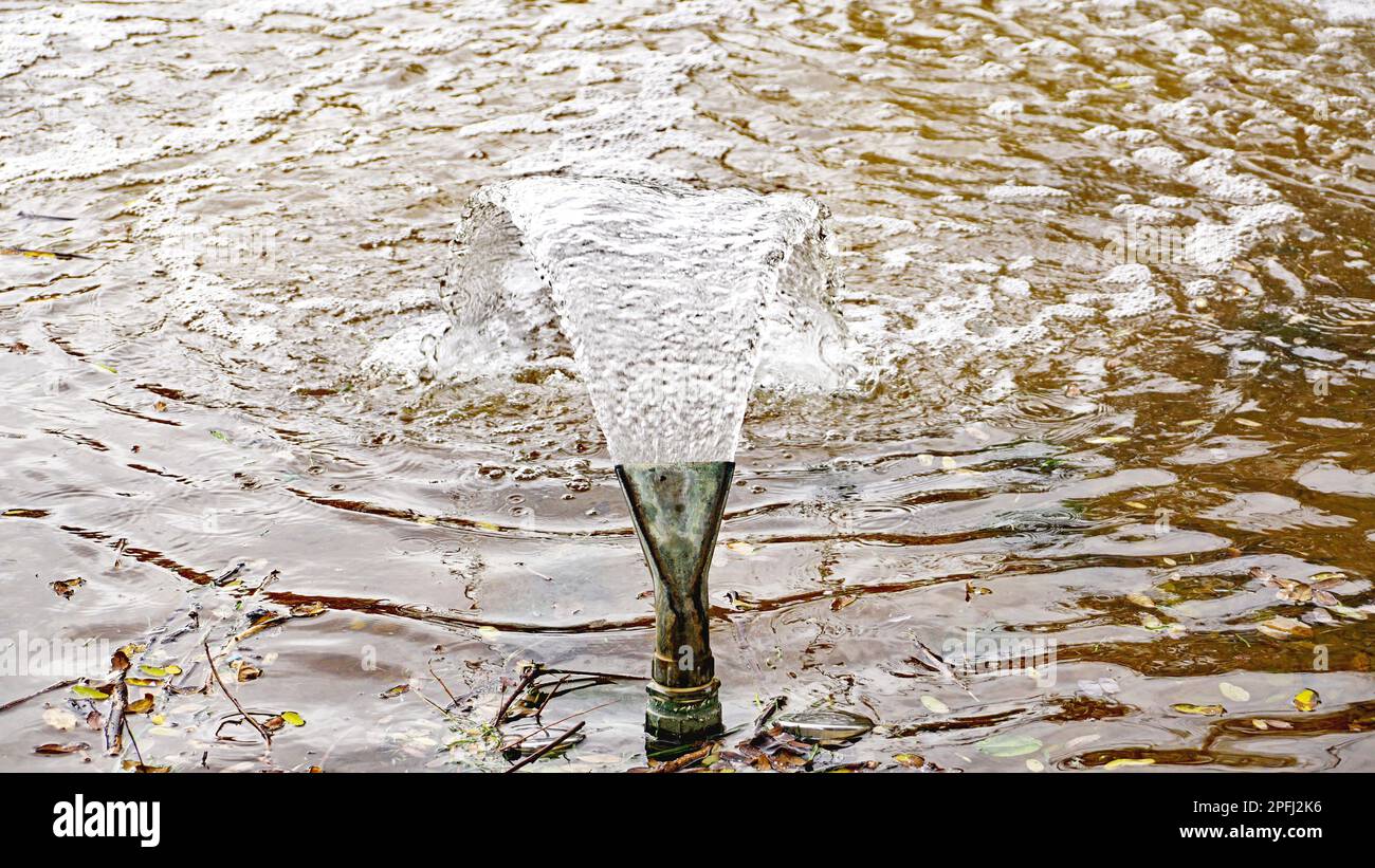 Bec d'eau d'une fontaine publique à Barcelone, Catalunya, Espagne, Europe Banque D'Images