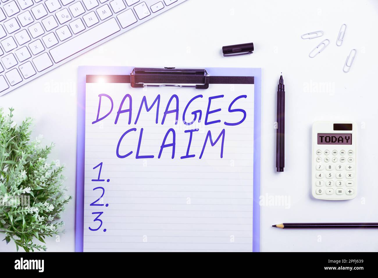 Demande de dommages-intérêts pour légende conceptuelle. Internet concept de compensation de la demande de plainte d'assurance litige Banque D'Images