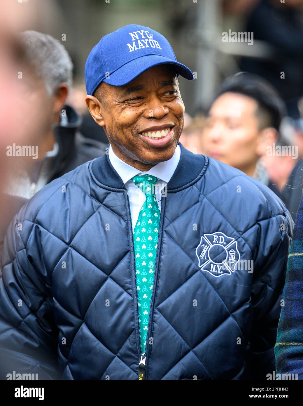 New York, États-Unis. 17th mars 2023. Eric Adams, maire de la ville de New York, participe au St. Défilé de la fête de Patrick sur 17 mars 2023. Chaque année, environ 150 000 000 personnes passent par la cinquième avenue dans la plus grande rue Patrick's Day Parade, qui a lieu chaque année depuis 1762 pour célébrer le patrimoine irlandais. Credit: Enrique Shore/Alay Live News Banque D'Images