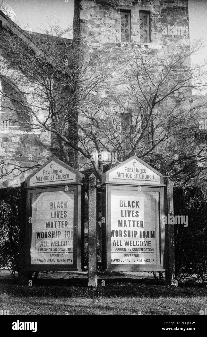 Une église méthodiste annonce un atelier Black Lives Matter pour la journée MLK sur les grands sigs devant l'église à Melrose, Massachusetts. L'image était Banque D'Images