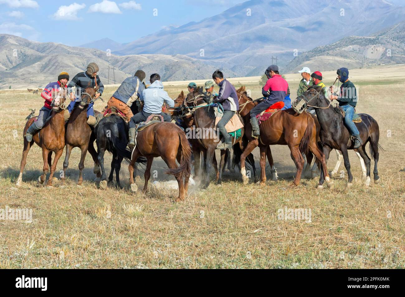 Traditionnel Kokpar ou Buzkashi à la périphérie du parc national de Gabagly, Shymkent, région sud, Kazakhstan, Asie centrale, Pour usage éditorial uniquement Banque D'Images