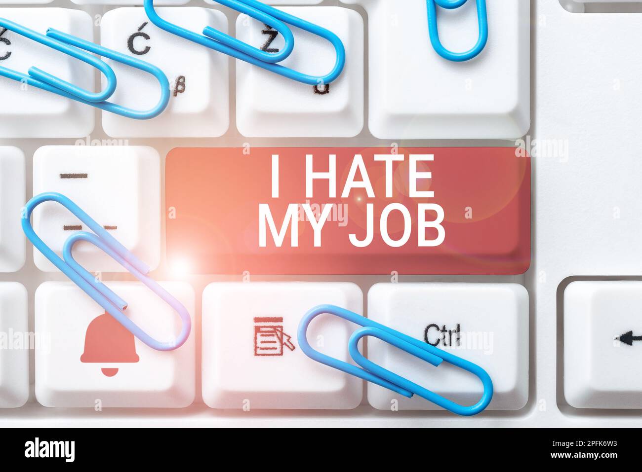 Signe écrit à la main Je déteste mon travail. Mot écrit sur ne pas comme la tâche assignée