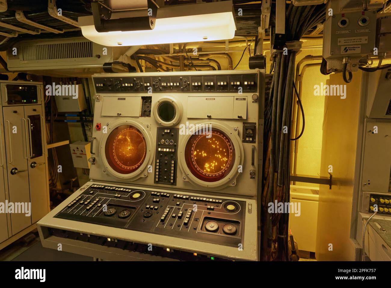 Salle radar frégate de missile guidée HR. Mme de Ruyter, ancien navire de guerre de la Marine néerlandaise, Musée naval, Den Helder, province de la Hollande-Nord Banque D'Images