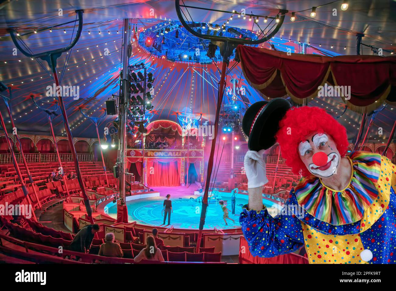 Roncalli Circus Ring avec Clown Banque D'Images