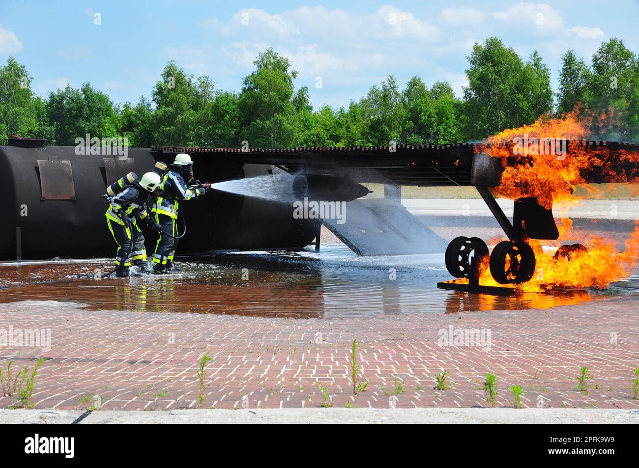 Terrain d'entraînement, lutte contre les incendies, pompiers, avions factices, pompiers d'aéroport, aéroport, Munich, Bavière, Allemagne Banque D'Images