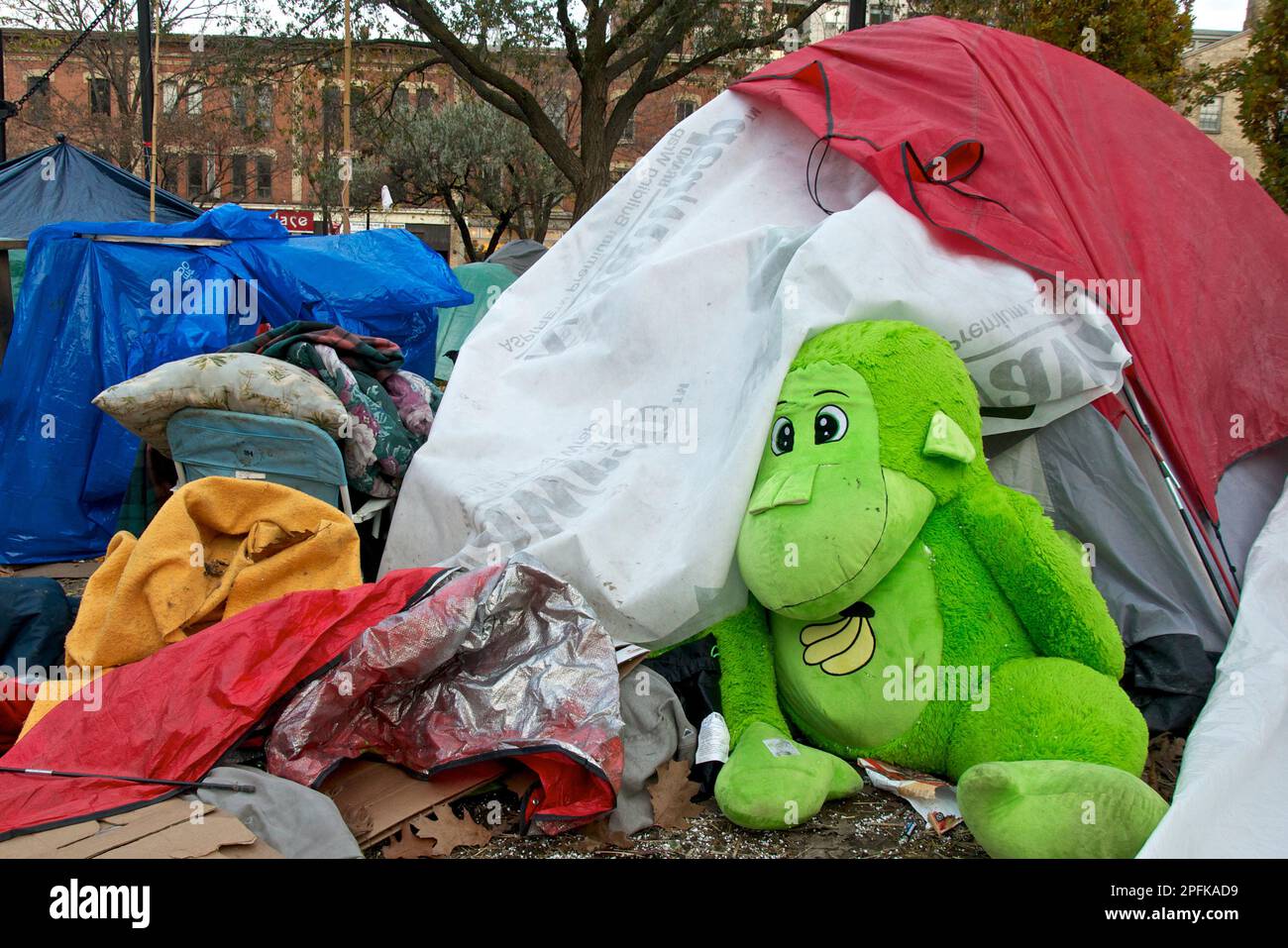Toronto (Ontario) / Canada - le 20 novembre 2011 : occuper Toronto était une manifestation et une manifestation avec des tentes à St. Parc James. Banque D'Images