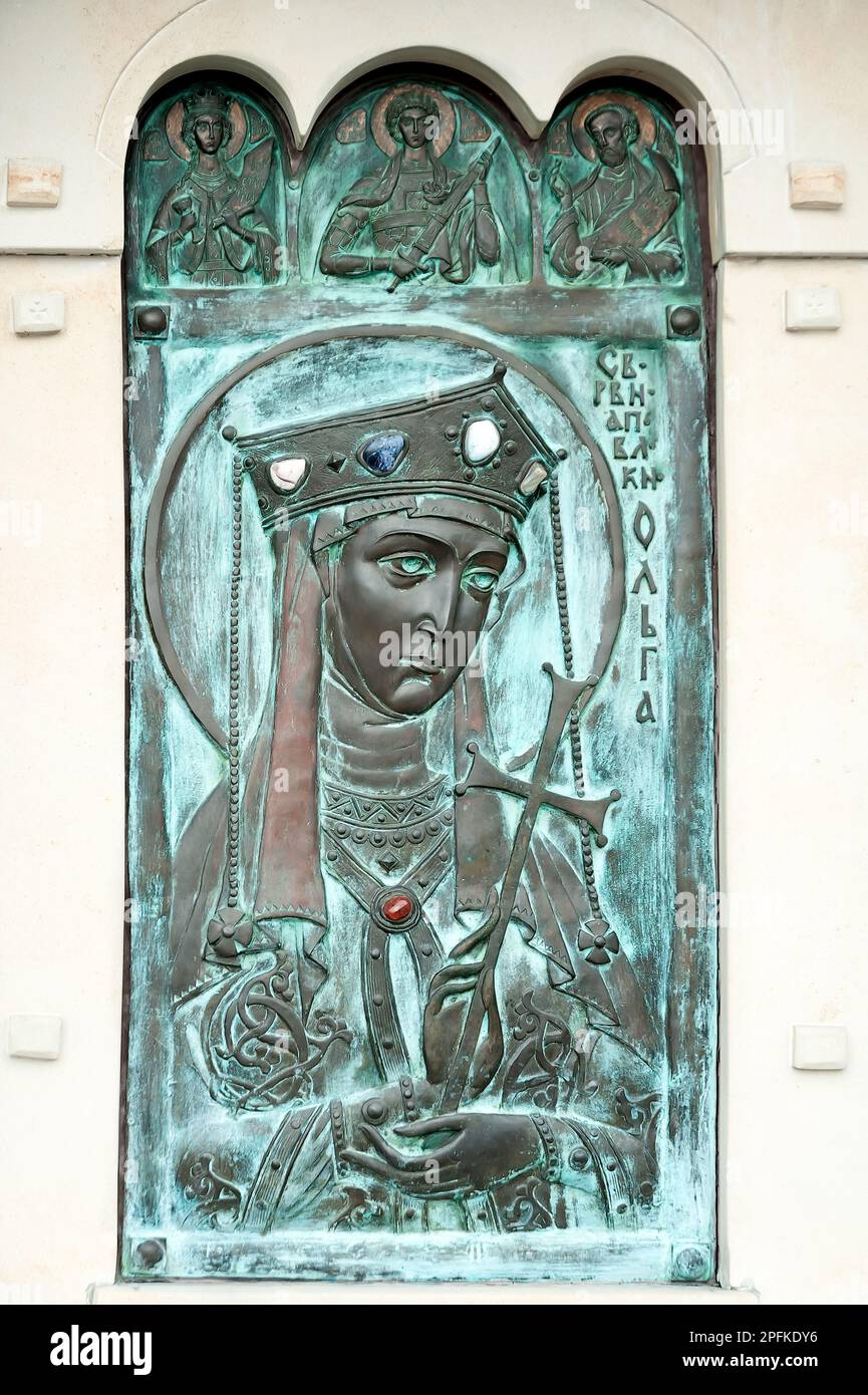 Bas relief de la Sainte Princesse Olga sur la façade de la Cathédrale de la Sainte Vierge Marie Kiev, Ukraine Banque D'Images