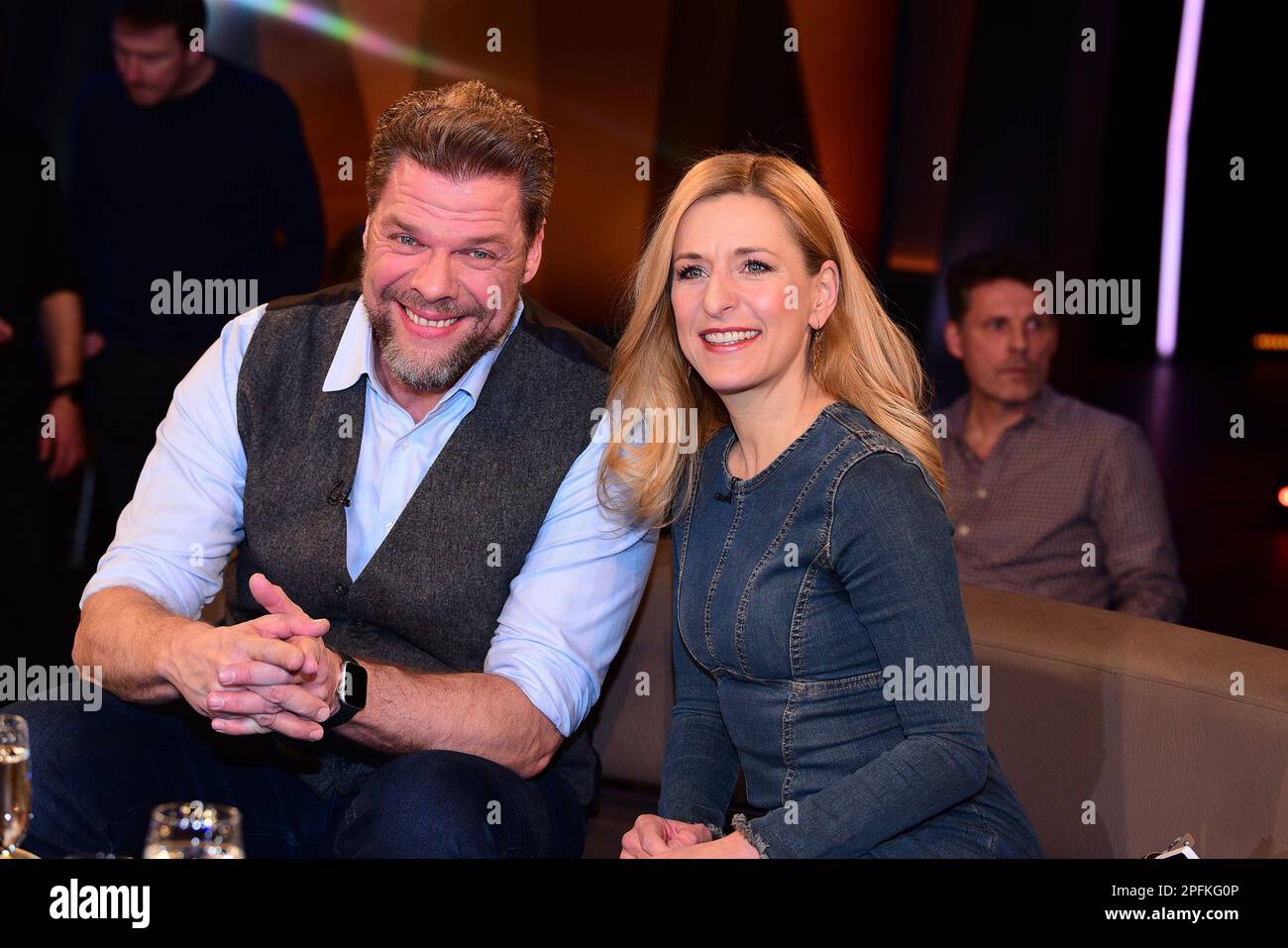 Tetje Mierendorf et Stefanie Hertel lors du salon NDR Talk Show aux studios NDR sur 17 mars 2023 à Hambourg, Allemagne Banque D'Images