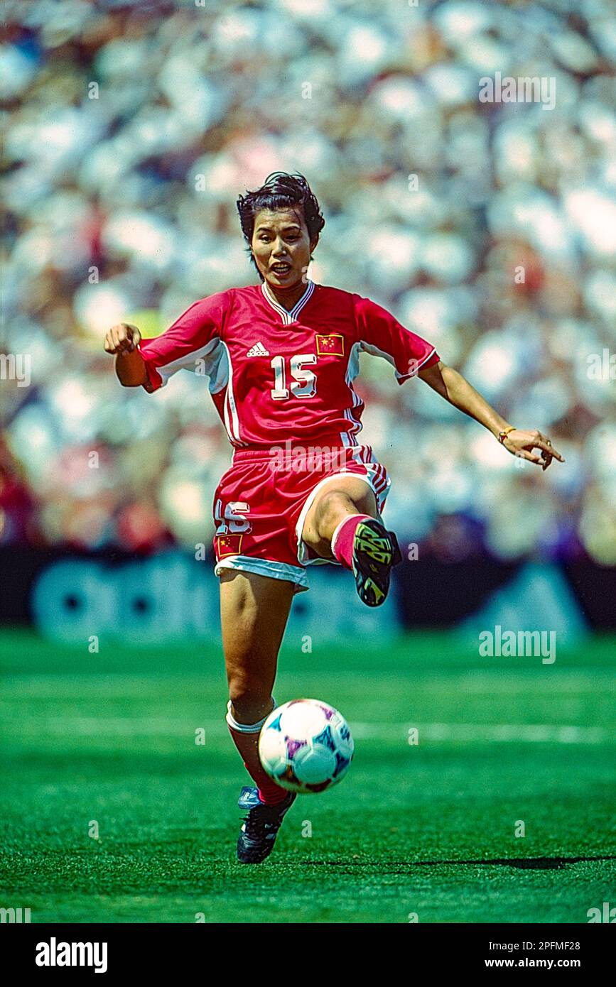 Qiu Haiyan (CHN) lors des finales USA contre CHN lors de la coupe du monde féminine de football 1999 de la FIFA. Banque D'Images