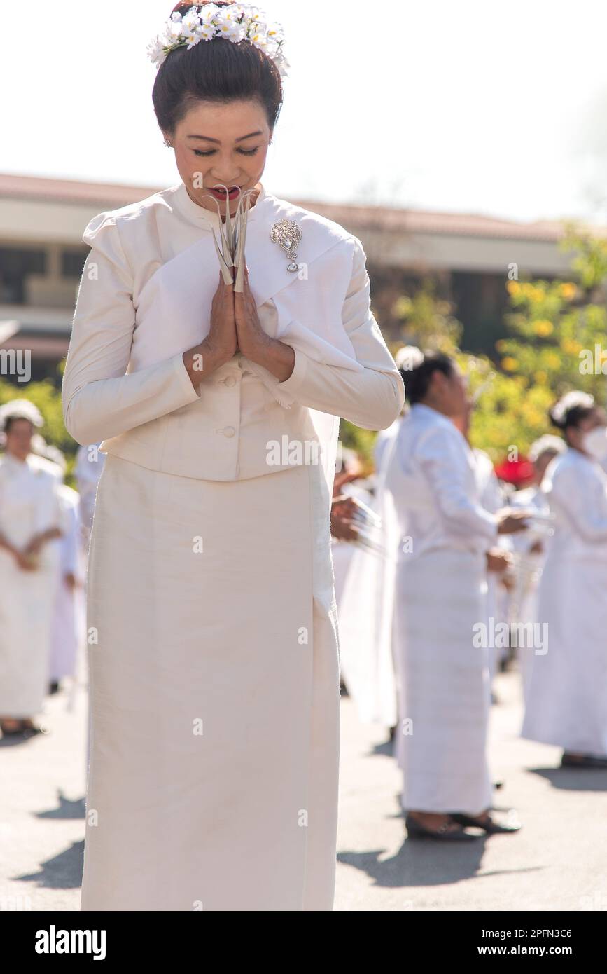 Thai Wai by Fon lep Fingernail dancer Wat Phra Singh temple, Chiang Mai Thaïlande Banque D'Images